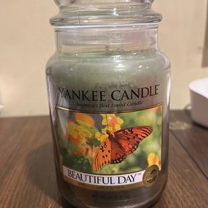 Yankee Candle Housewarmer Candle Beautiful Day 22oz